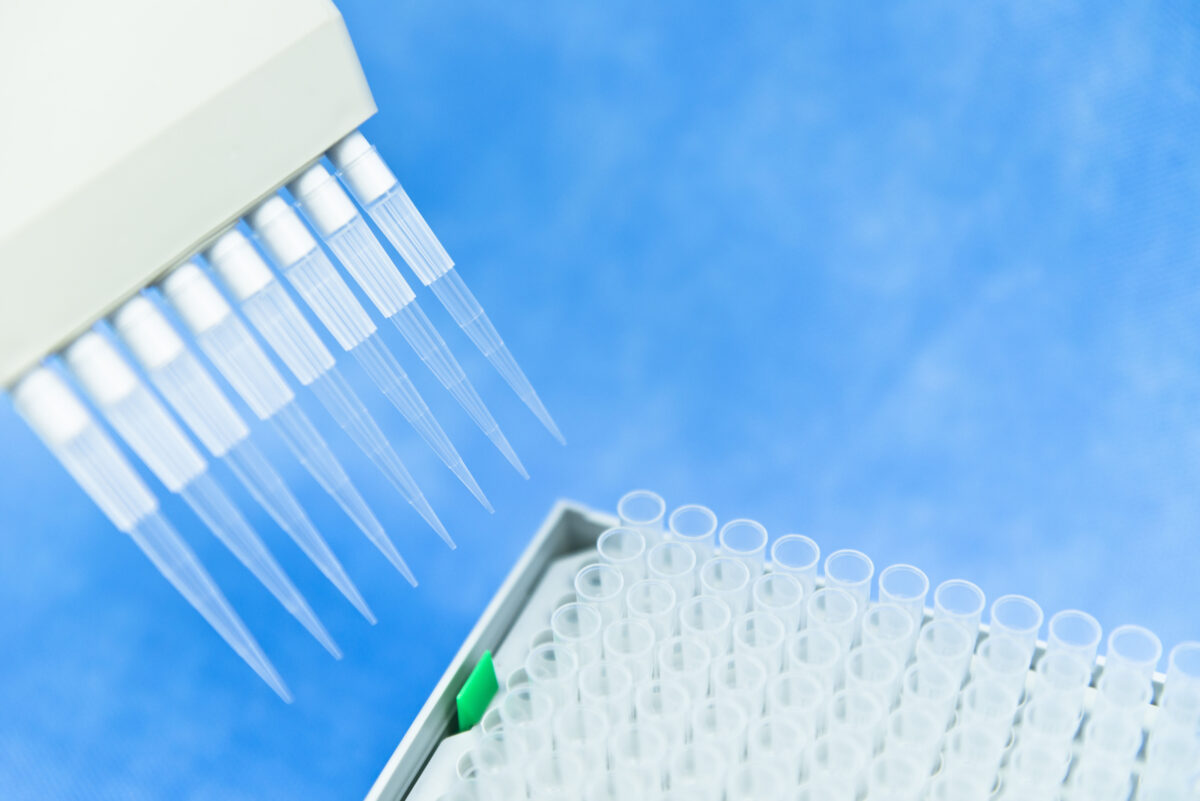 Manual multi-channel pipette and steriled tips for research